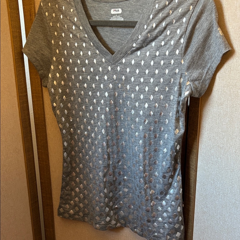 Fila Gray Patterned Women's V-Neck Tee small